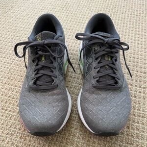 Mezuna wave inspire 18. Purchased $140 in 3/24 SIZE 10 women’s